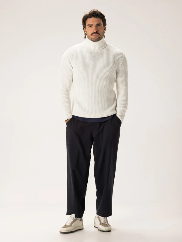 BOBBY WHITE CREW NECK SWEATER Article 11